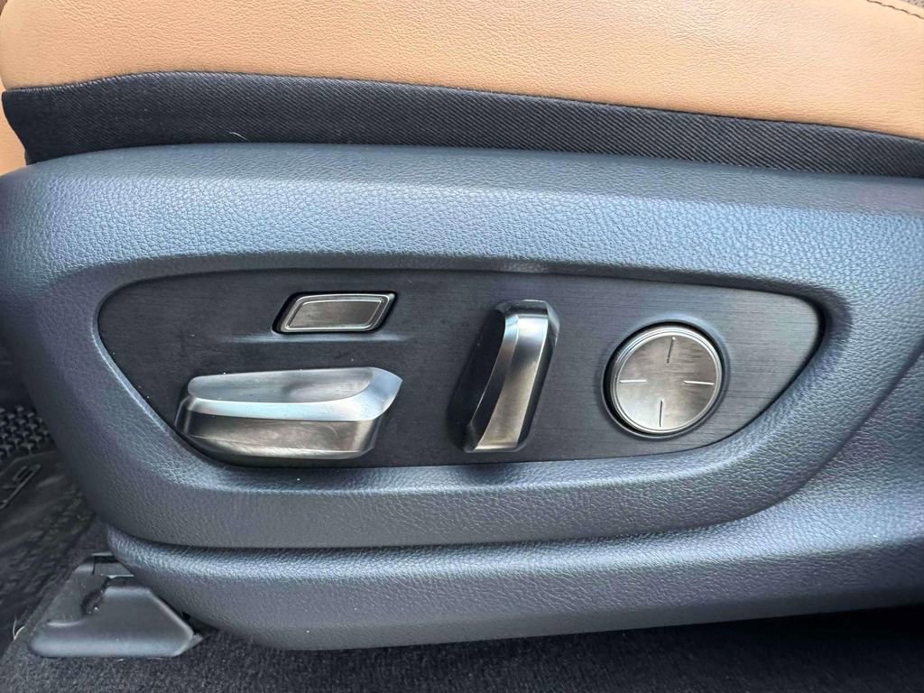 Used 2025 Lexus LX 600 4WD w/ Accessory Package (2T) image 14