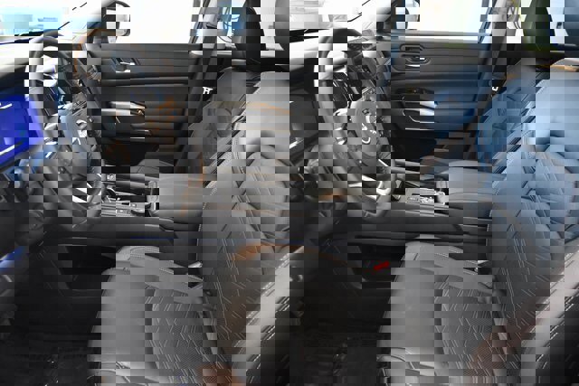 Used 2024 Nissan Pathfinder Platinum w/ Cargo Package image 25