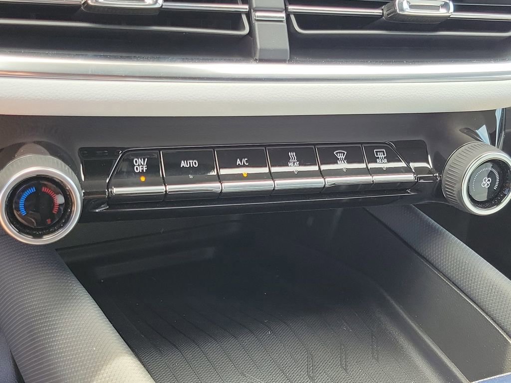 Used 2024 Chevrolet Equinox EV LT FWD image 27