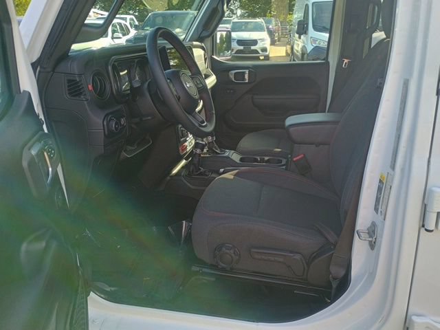 Used 2025 Jeep Wrangler Unlimited Rubicon AWD/4WD image 26