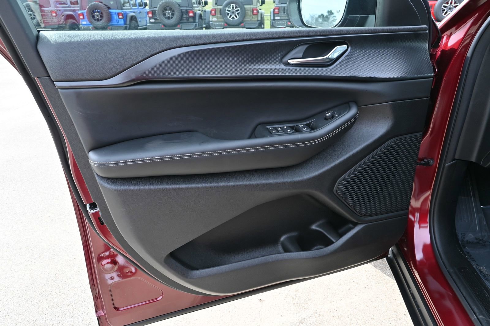 New 2026 Jeep Grand Cherokee Laredo image 8