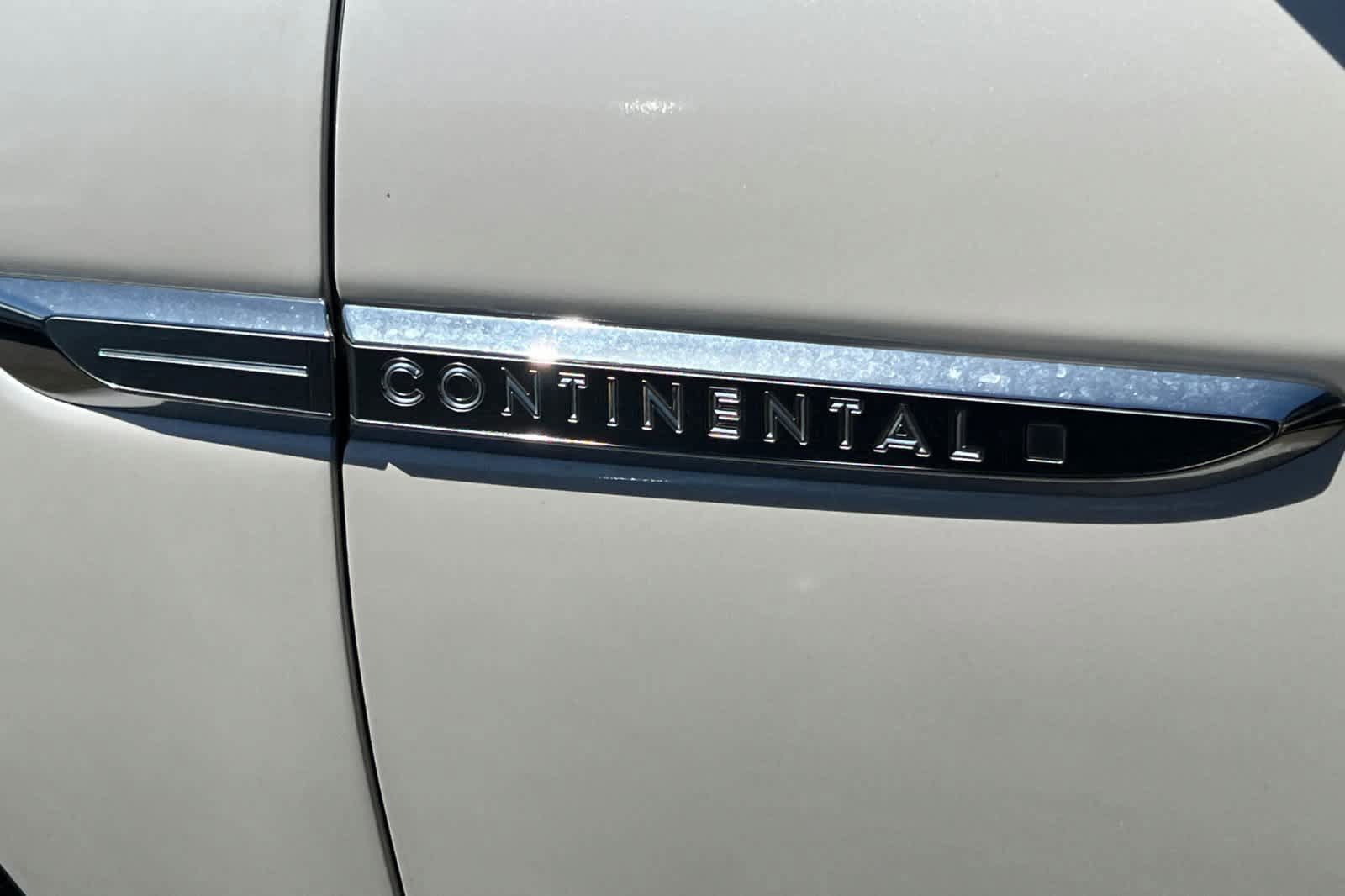 Used 2018 Lincoln Continental Reserve w/ Continental Climate Package AWD/4WD image 21