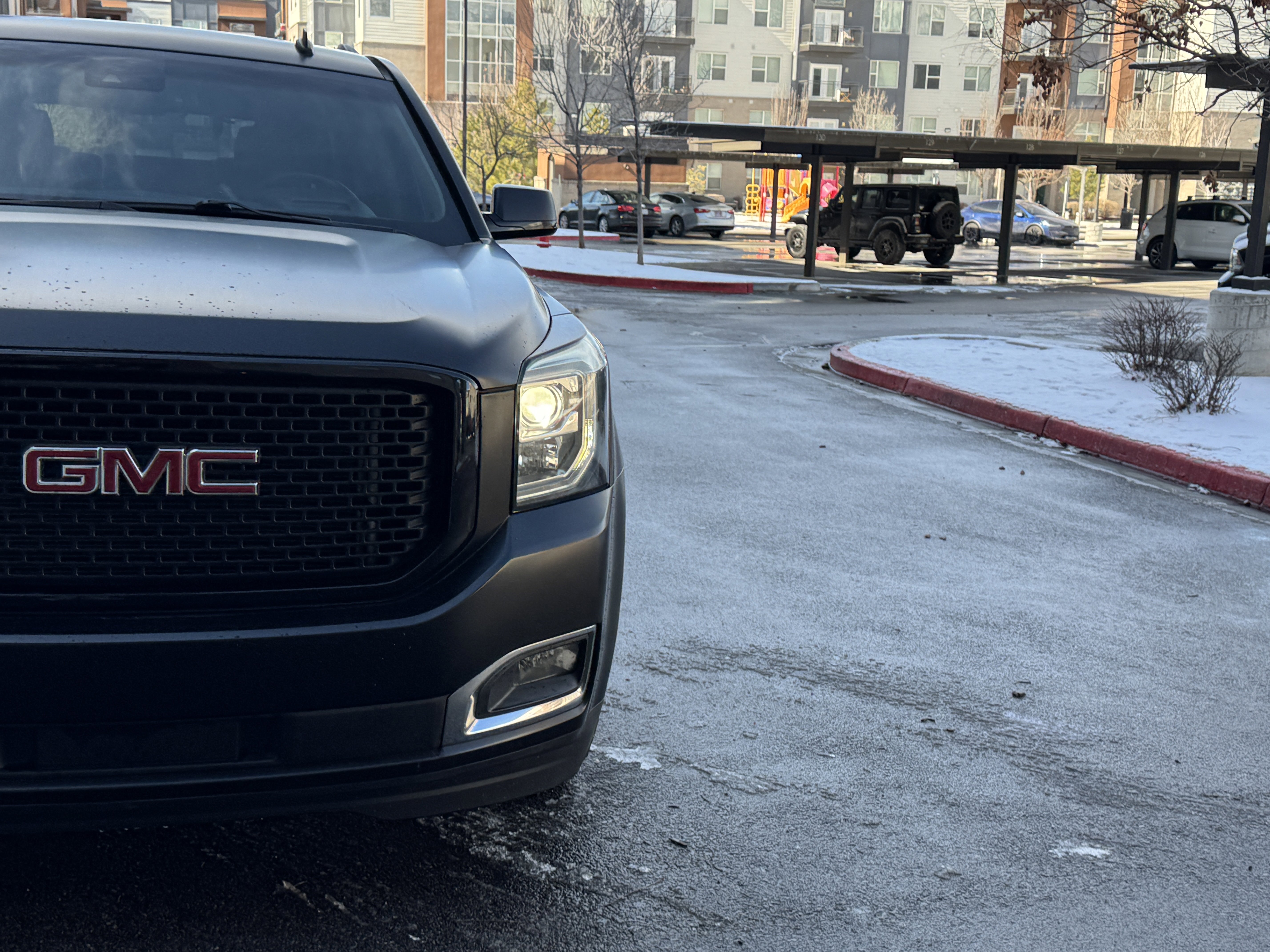 Used 2015 GMC Yukon Denali w/ Touring Package AWD/4WD image 11