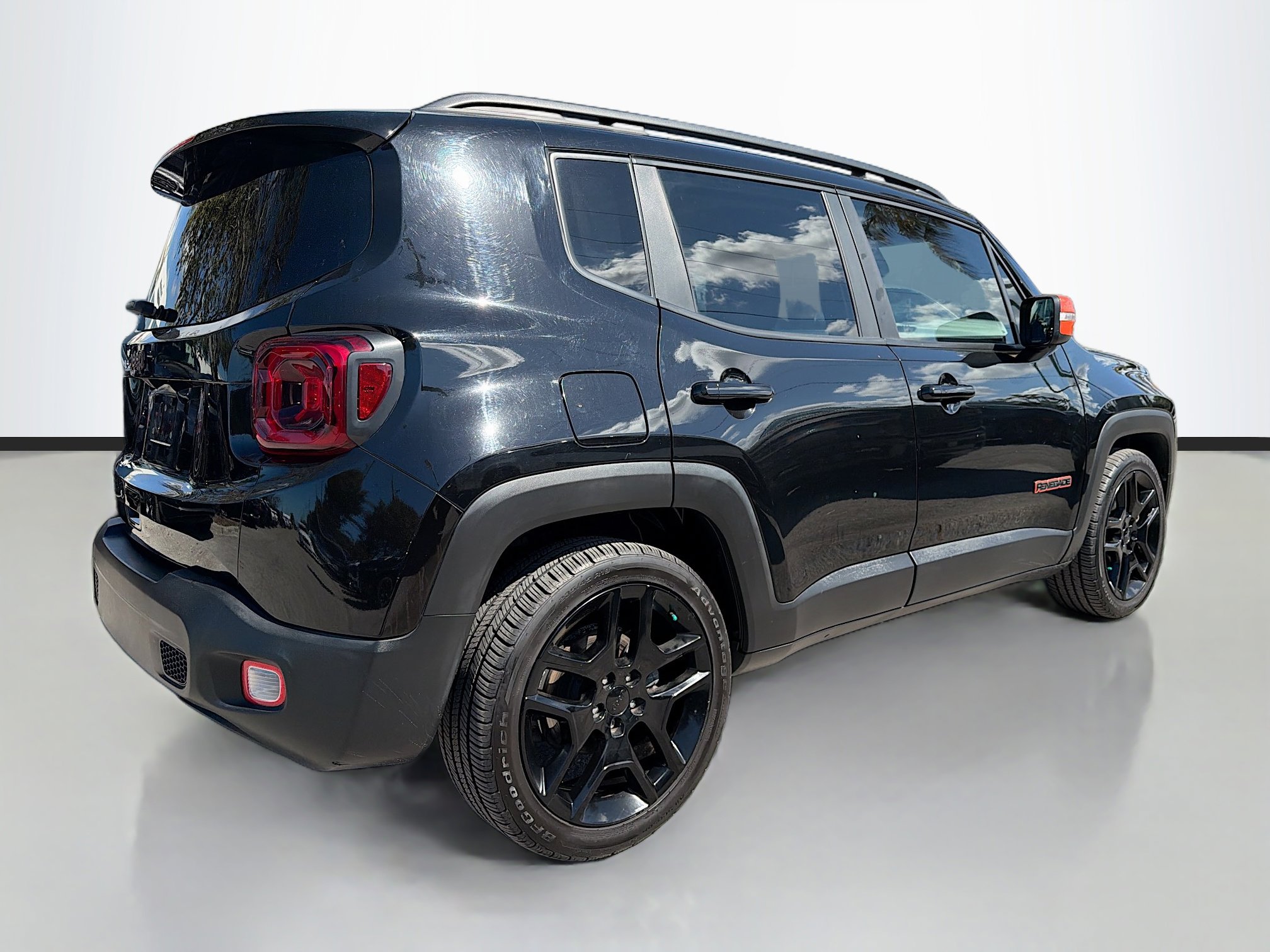 Used 2020 Jeep Renegade Latitude image 3