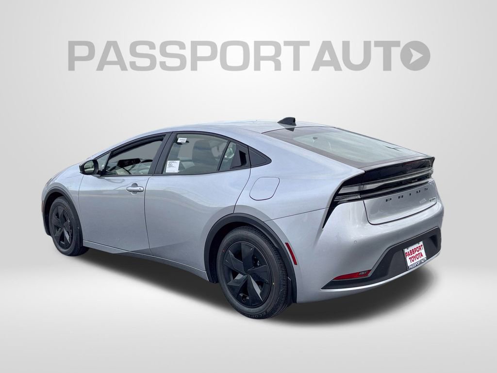 New 2026 Toyota Prius Plug-In Hybrid SE image 3