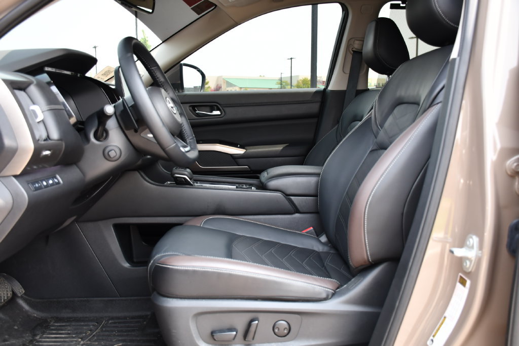 Used 2024 Nissan Pathfinder Platinum w/ Cargo Package AWD/4WD image 14