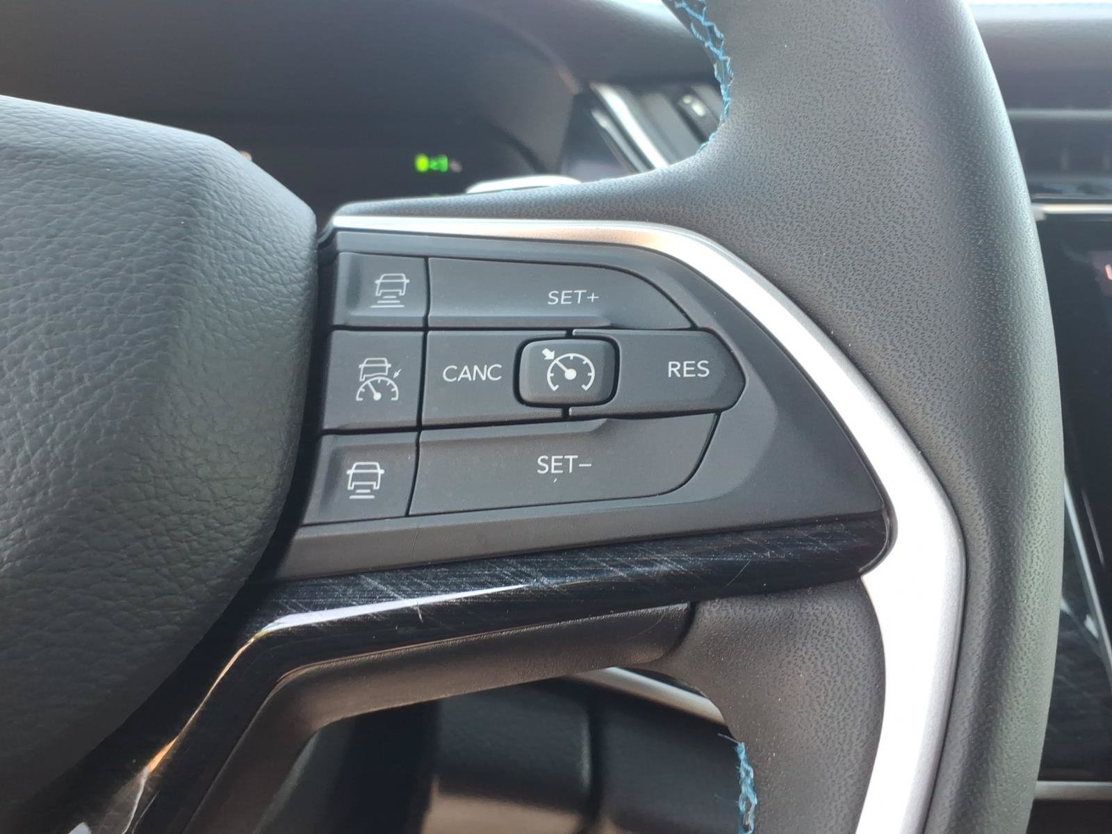 Certified 2023 Jeep Grand Cherokee Trailhawk w/ Luxury Tech Group III AWD/4WD image 24