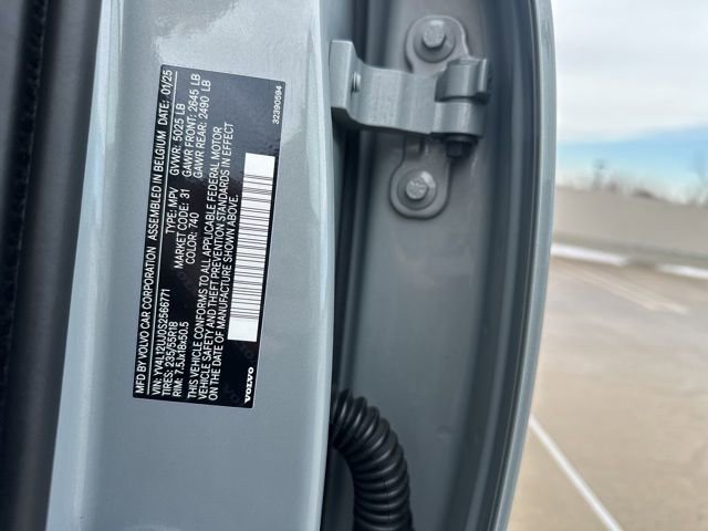 Certified 2025 Volvo XC40 B5 Core image 31