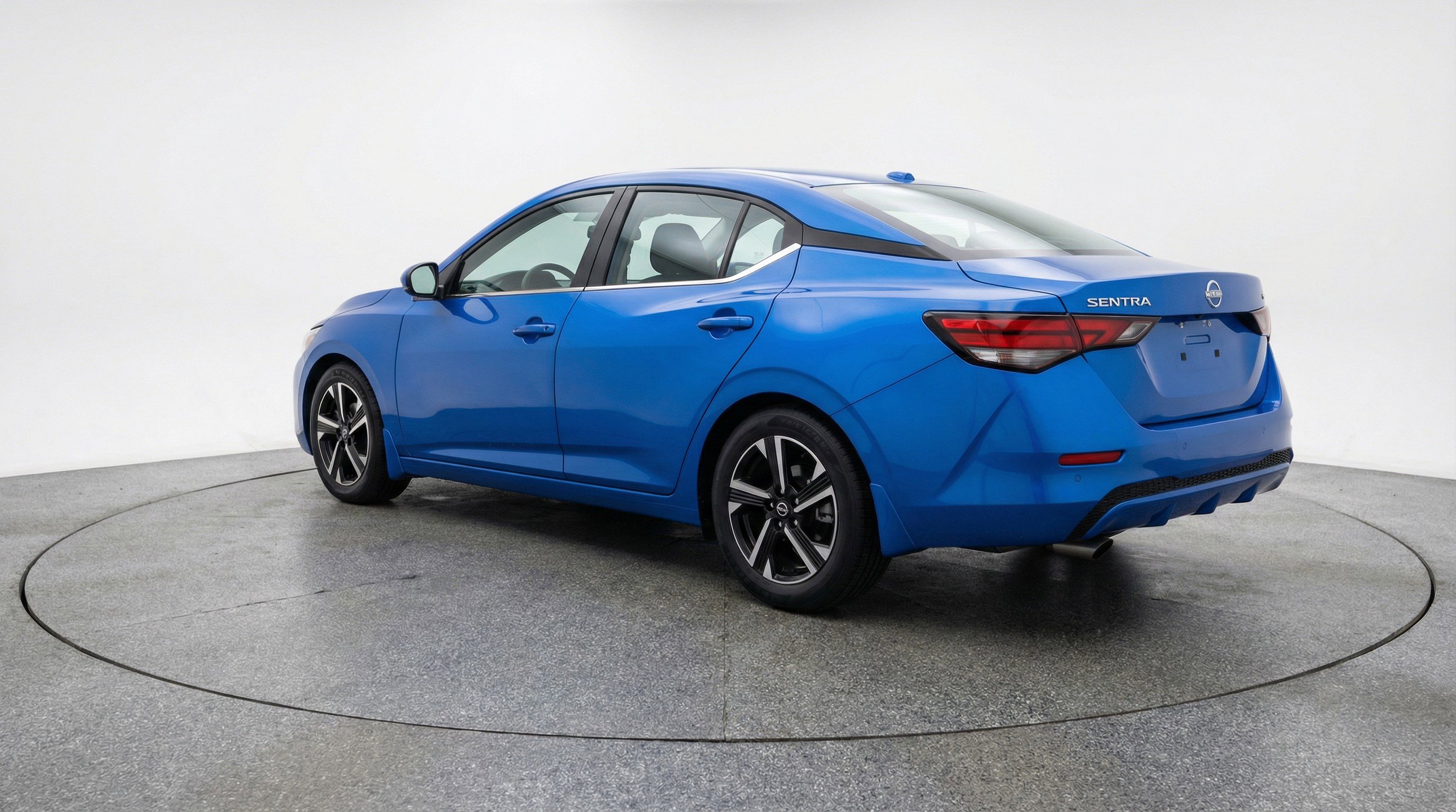 Used 2025 Nissan Sentra SV image 6