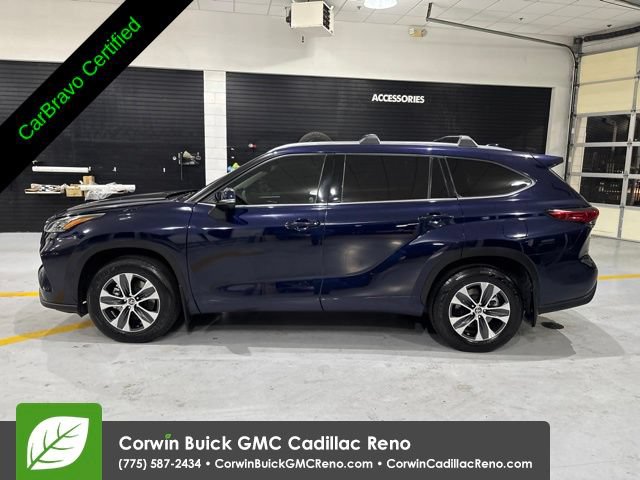 Used 2020 Toyota Highlander XLE AWD/4WD image 4