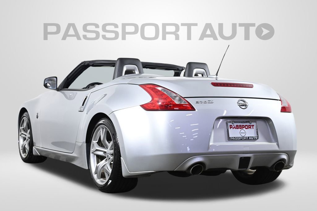 Used 2010 Nissan 370Z Touring w/ Sport Pkg image 7