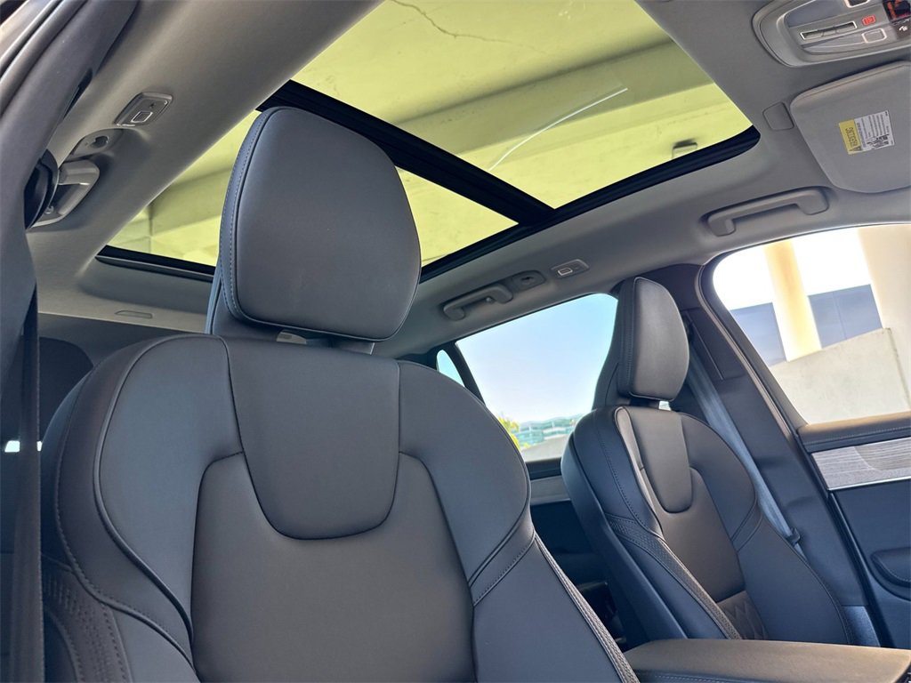 Certified 2025 Volvo XC90 B6 Plus image 17