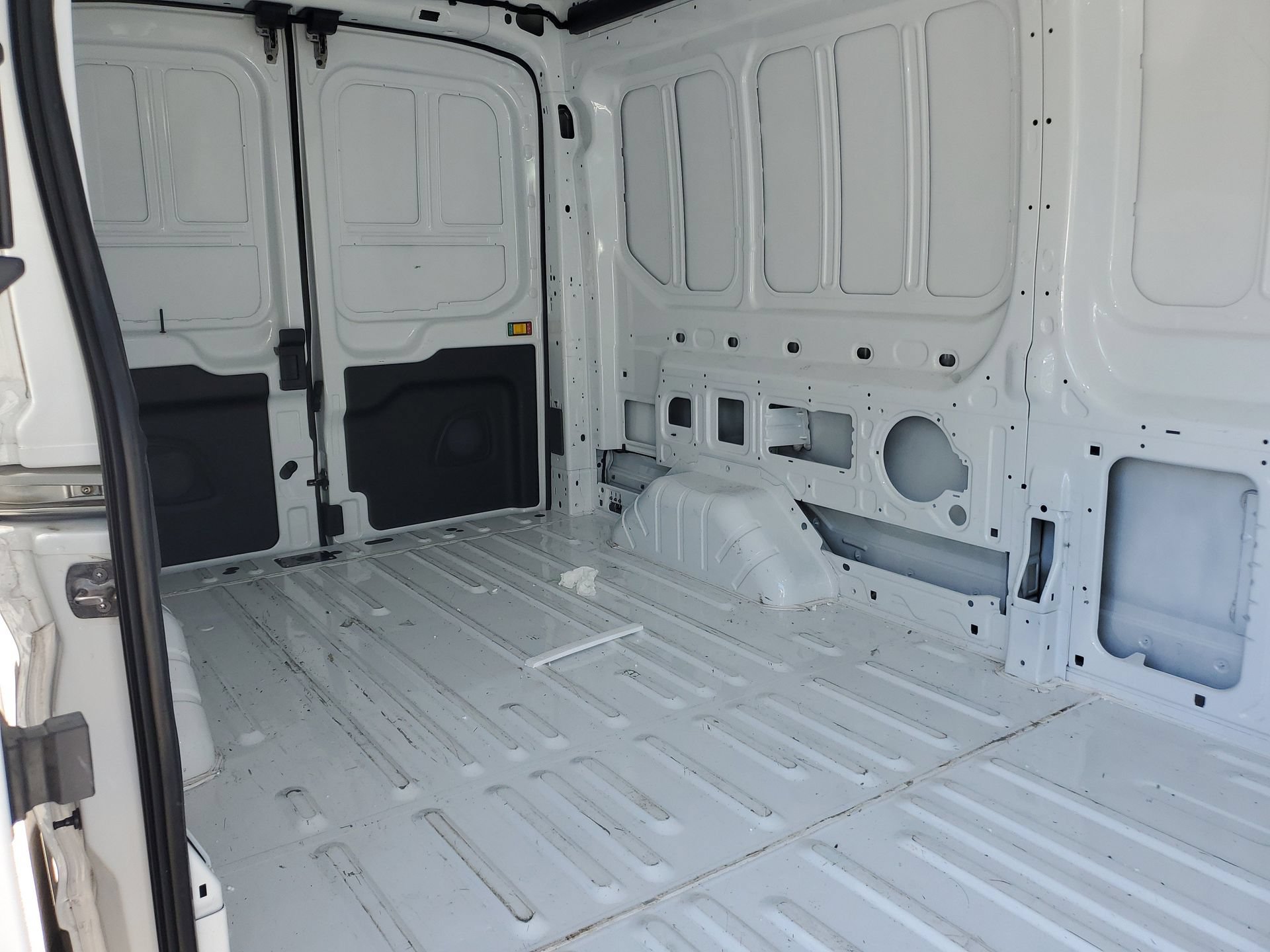 Used 2024 Ford Transit 250 148 Medium Roof RWD image 9