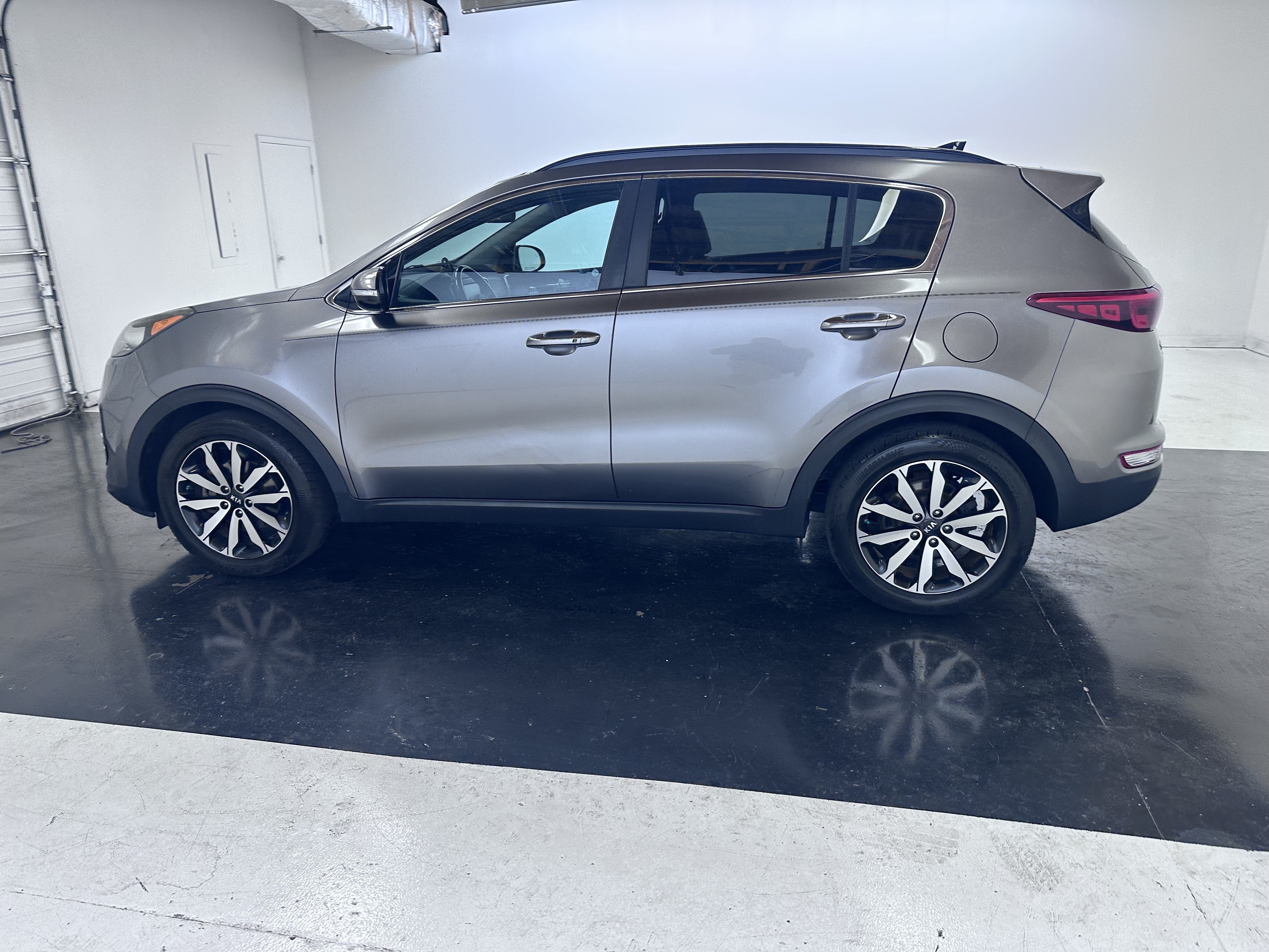 Used 2018 Kia Sportage EX w/ EX Technology Package FWD image 8