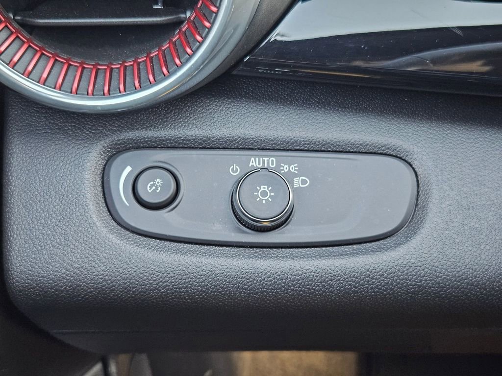 Used 2024 Chevrolet Trax RS w/ Sunroof Package image 20