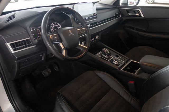 Used 2023 Mitsubishi Outlander SE image 7