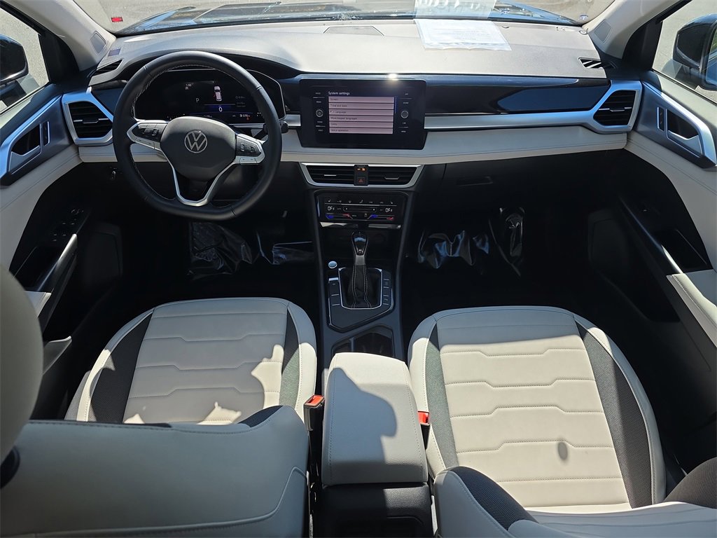 Used 2025 Volkswagen Taos SE image 12