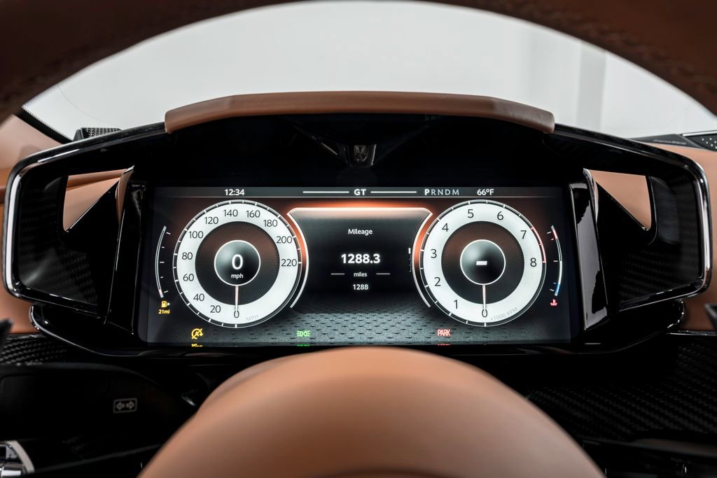 Used 2025 Aston Martin Vanquish image 15