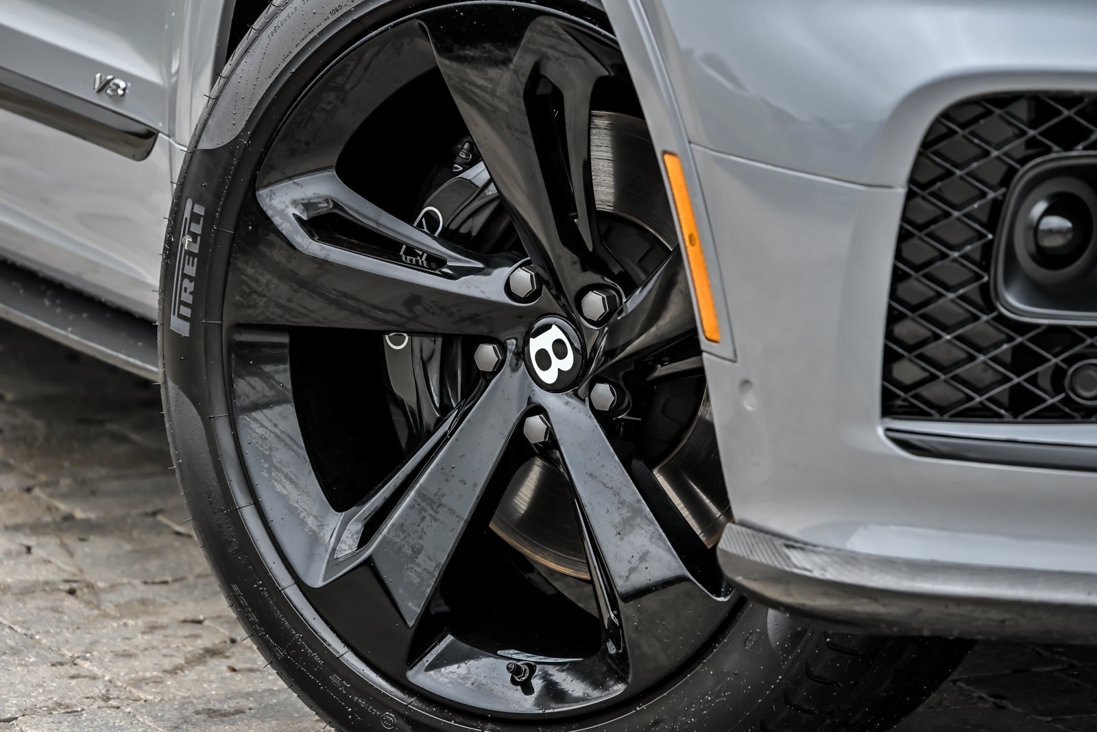 Used 2022 Bentley Bentayga AWD/4WD image 3