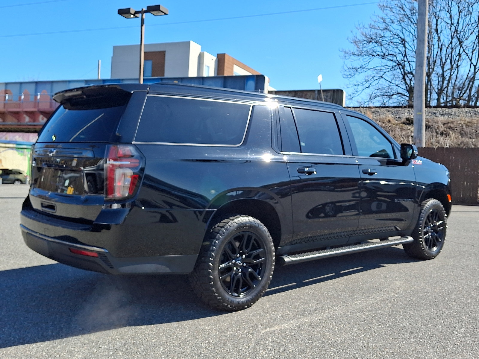 Used 2022 Chevrolet Suburban Z71 w/ Luxury Package image 6