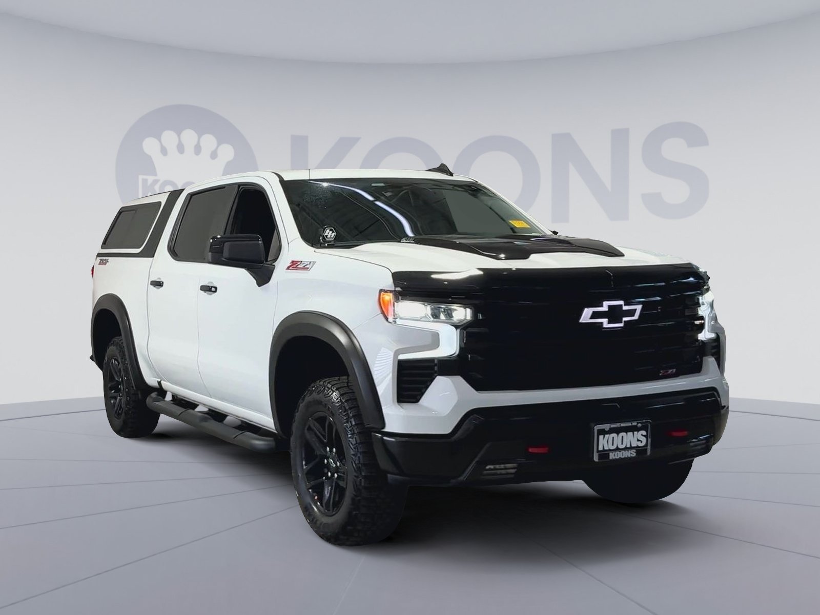 Used 2024 Chevrolet Silverado 1500 LT Trail Boss w/ Convenience Package II AWD/4WD image 2