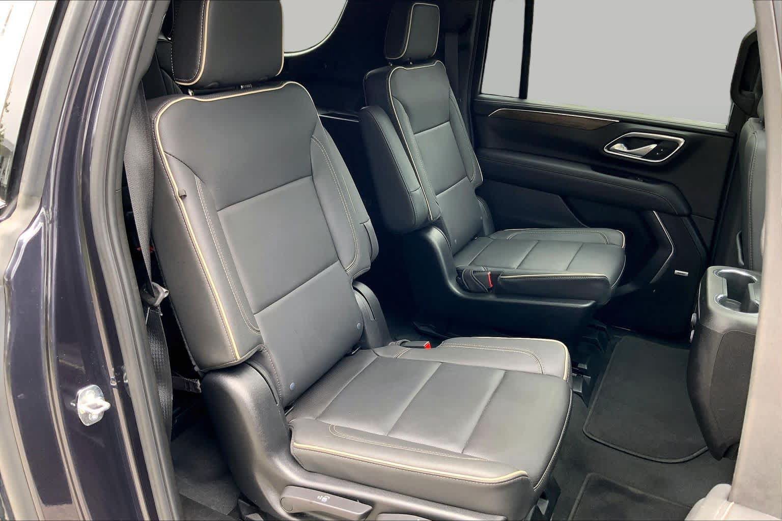 Used 2024 Chevrolet Suburban Premier w/ Premium Package AWD/4WD image 20