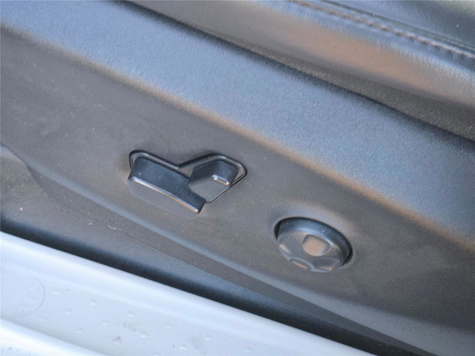 Used 2023 Chrysler Pacifica Touring-L image 25