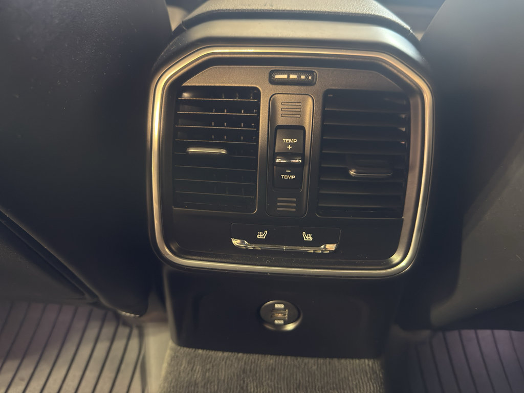 Used 2017 Porsche Macan AWD/4WD image 27