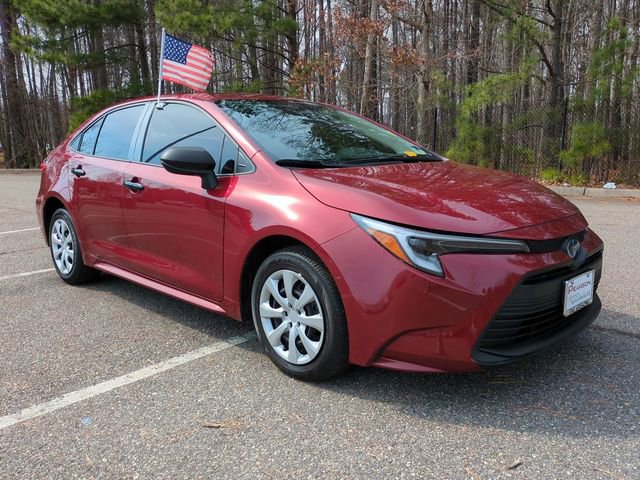 Used 2025 Toyota Corolla LE FWD image 2