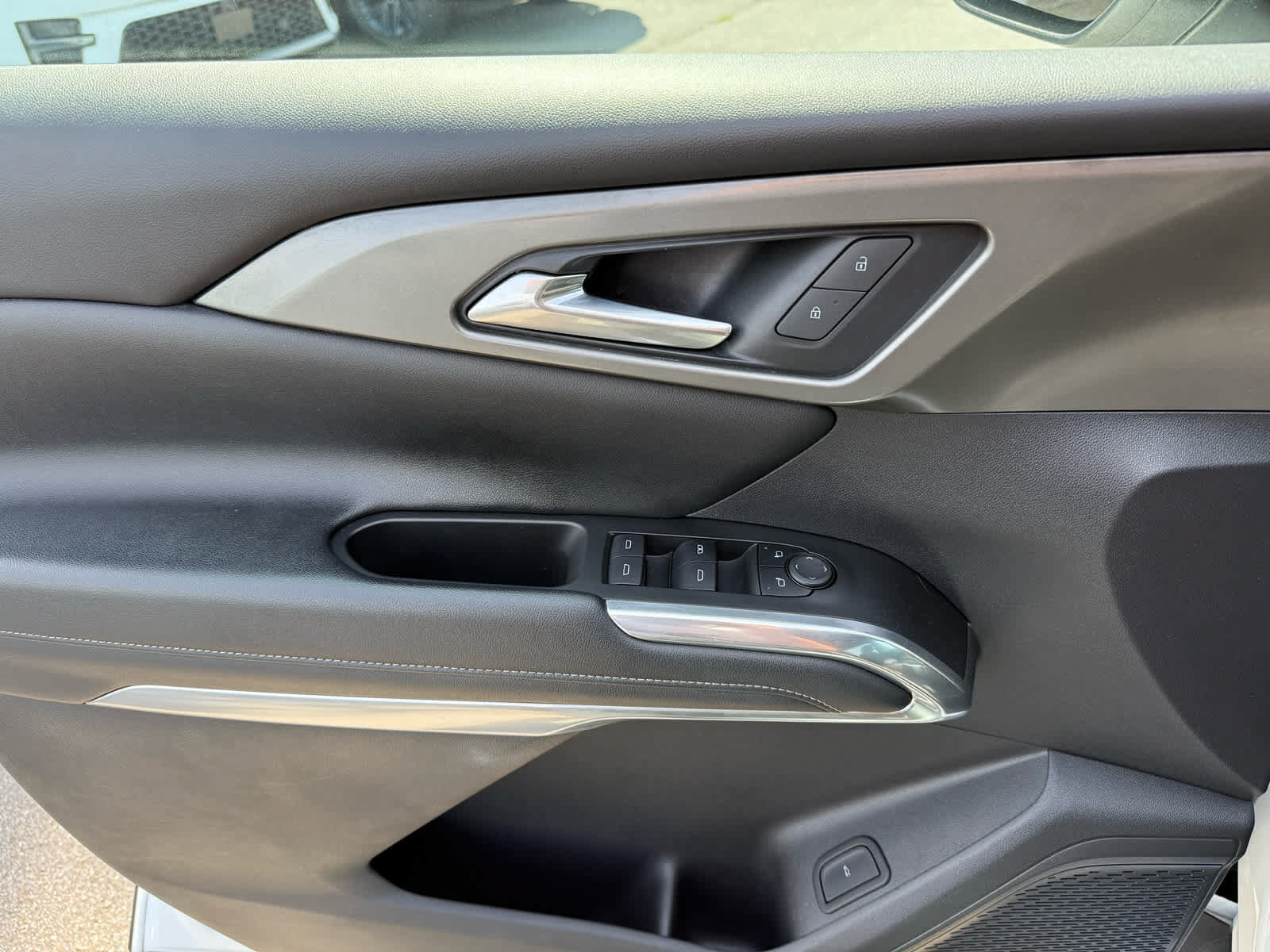 Used 2024 Chevrolet Traverse LT FWD image 14