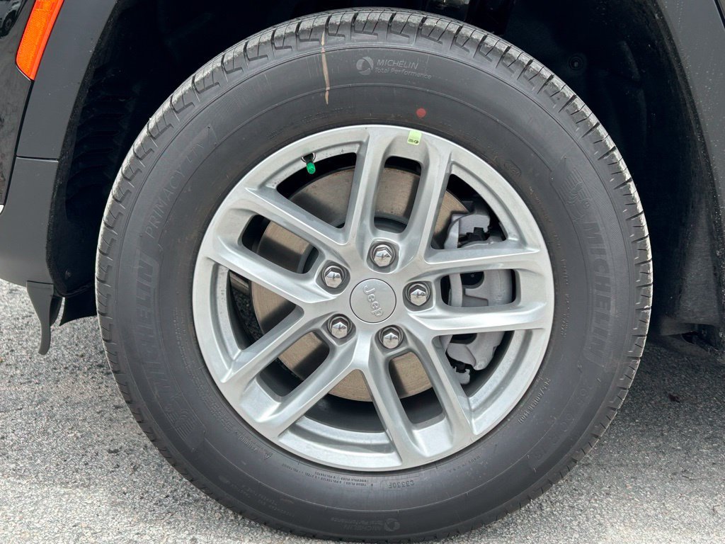 New 2024 Jeep Grand Cherokee L Laredo RWD image 15