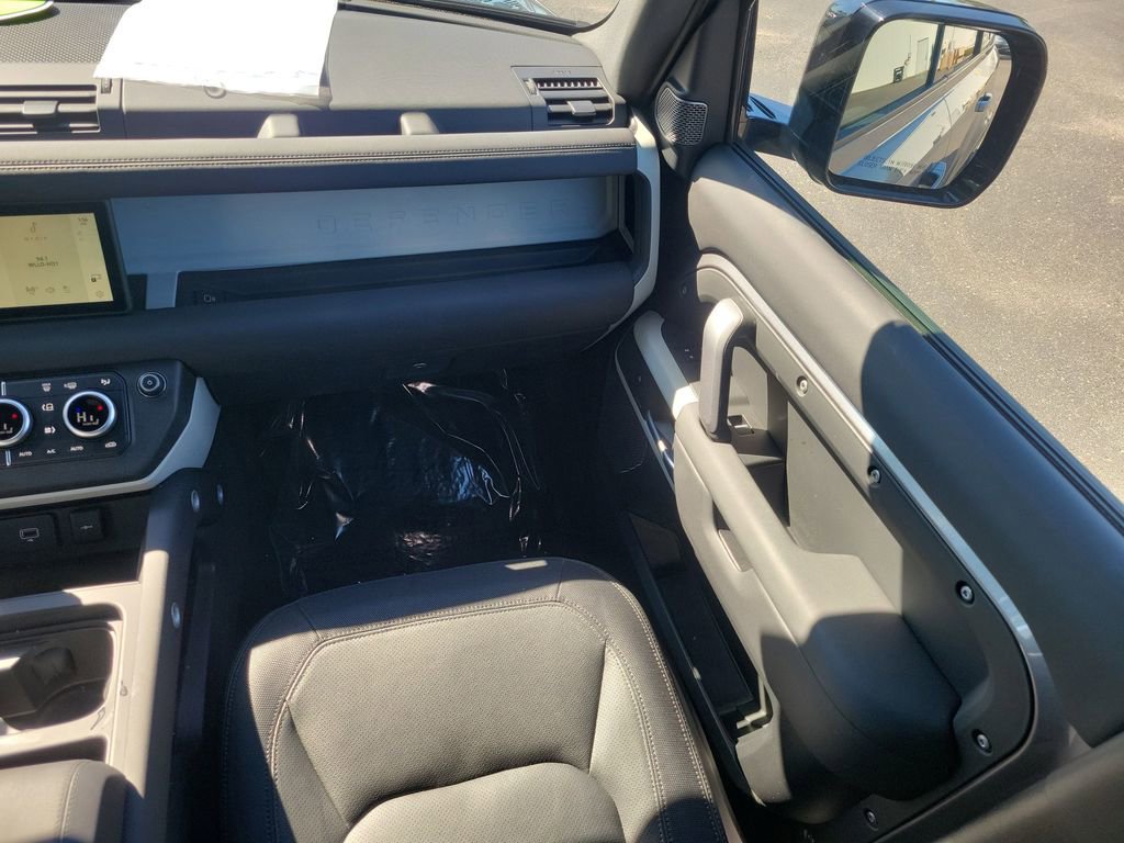 Used 2024 Land Rover Defender 110 X-Dynamic SE image 14