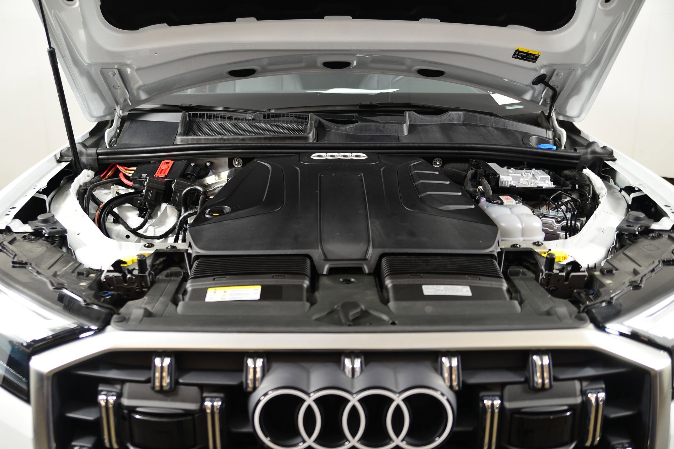 Used 2025 Audi Q7 Premium w/ Convenience Package image 16