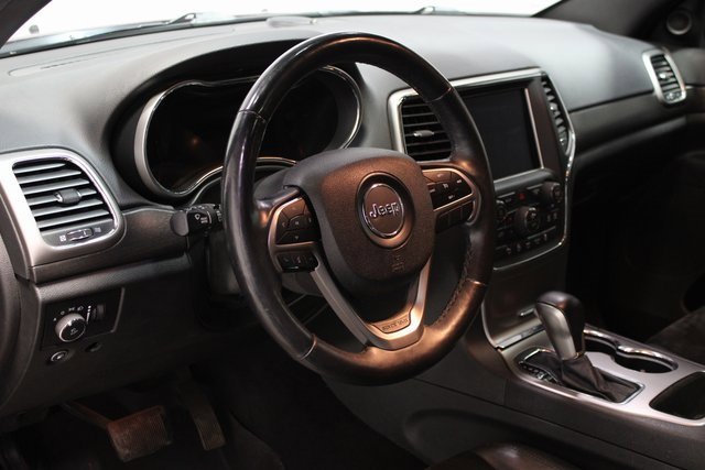 Used 2018 Jeep Grand Cherokee Altitude image 25