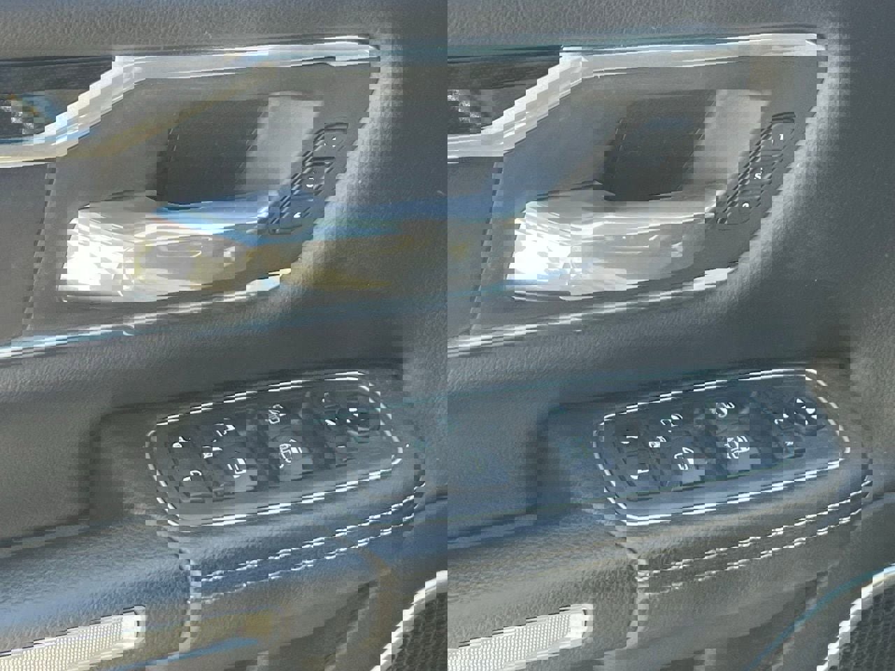 Used 2021 RAM 1500 Laramie w/ Sport Appearance Package image 6