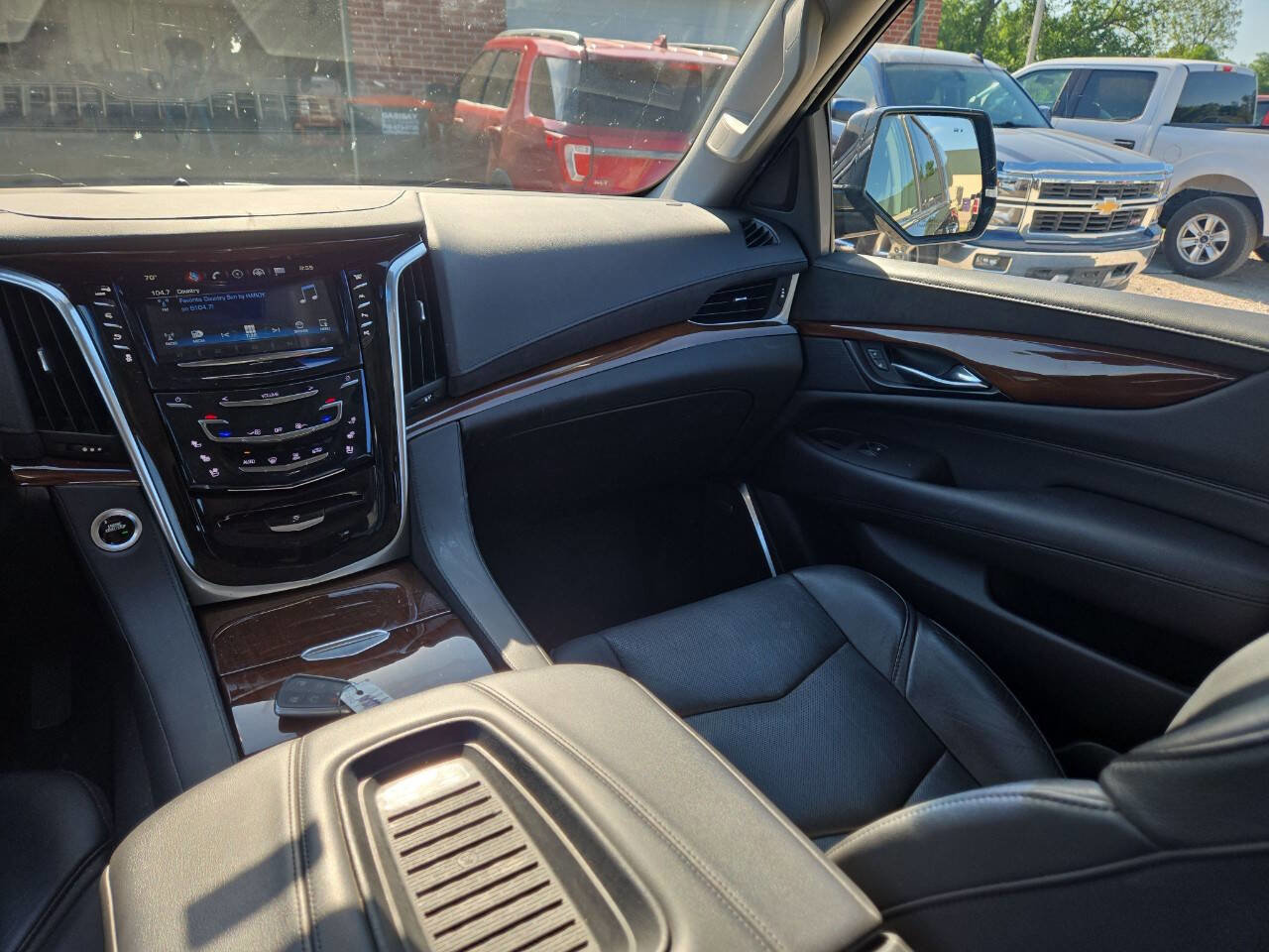 Used 2020 Cadillac Escalade ESV Luxury AWD/4WD image 13