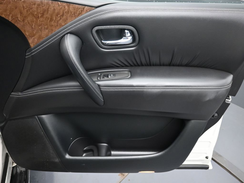 Used 2016 INFINITI QX80 4WD w/ Driver's Assistance Package image 29