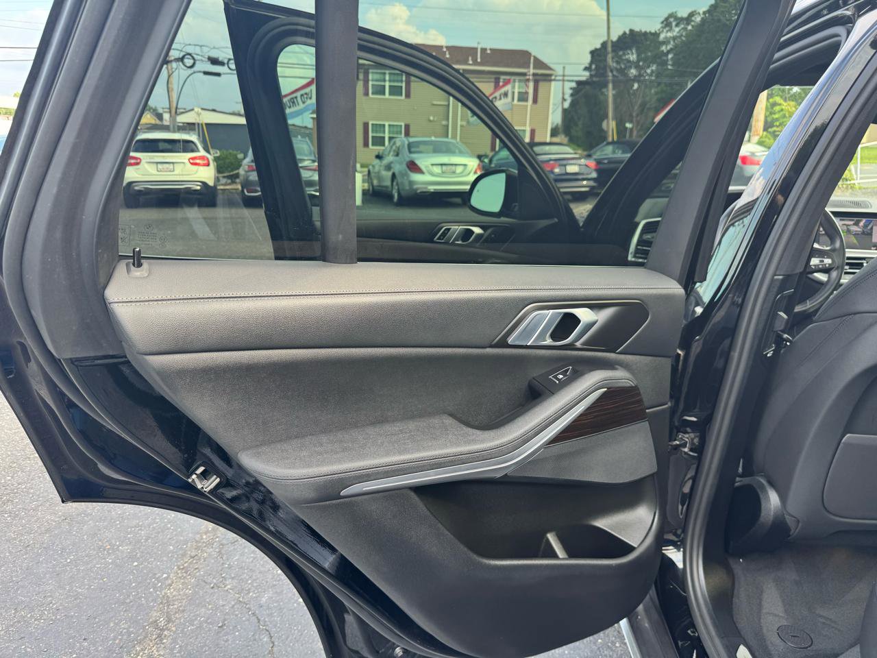 Used 2021 BMW X5 xDrive40i w/ Convenience Package AWD/4WD image 13