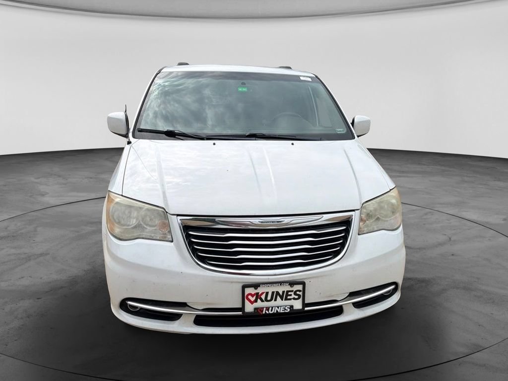 Used 2014 Chrysler Town & Country Touring FWD image 3