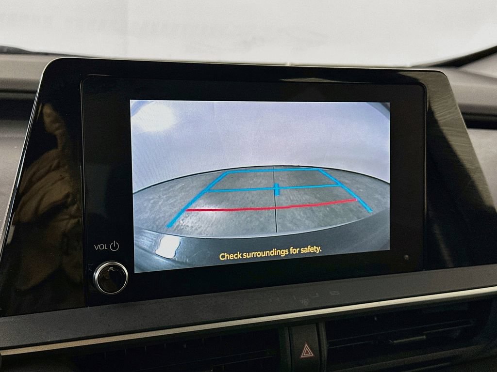 Used 2025 Toyota Prius LE FWD image 20
