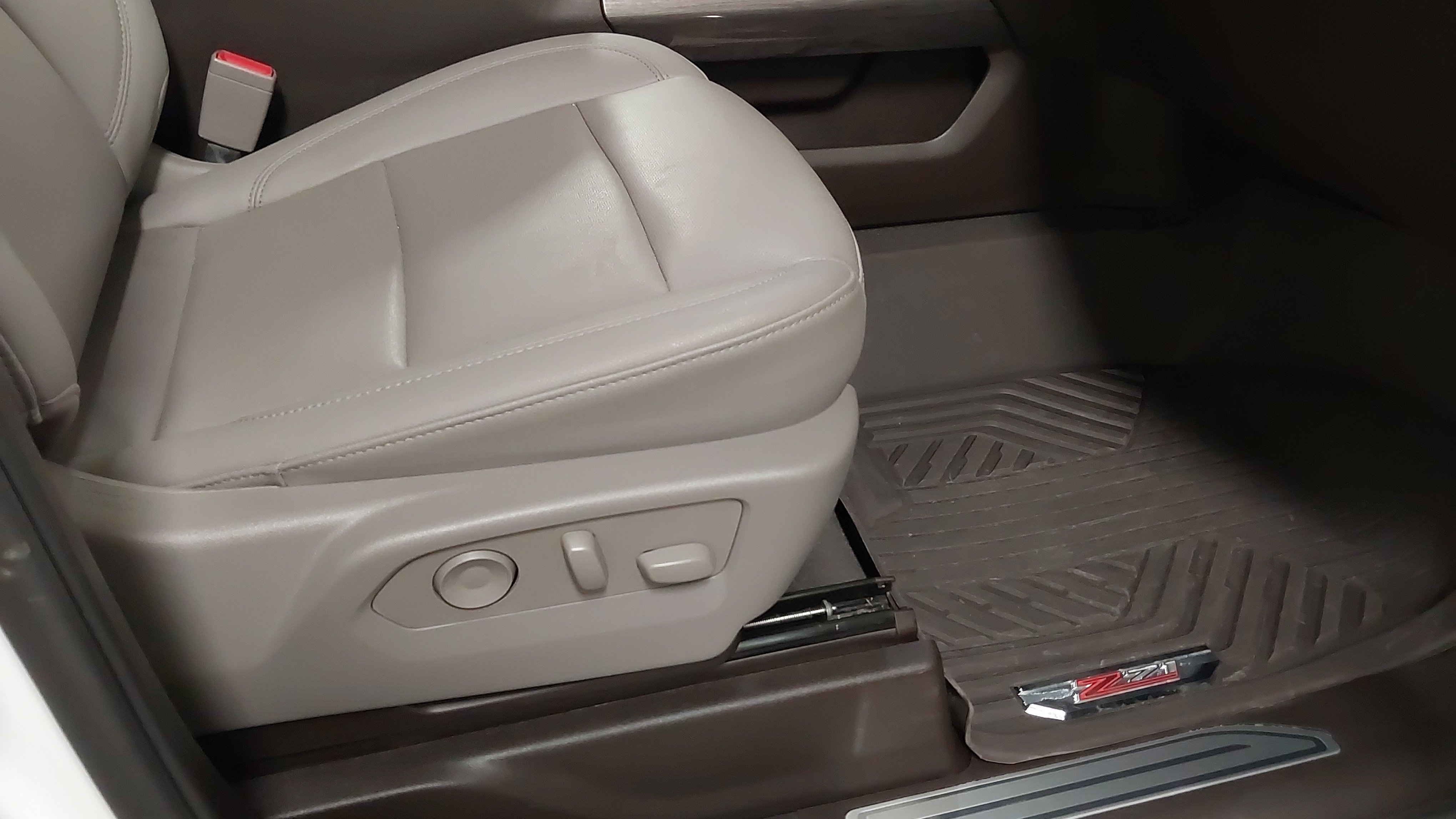 Used 2024 Chevrolet Silverado 1500 LTZ w/ Z71 Off-Road Package image 28