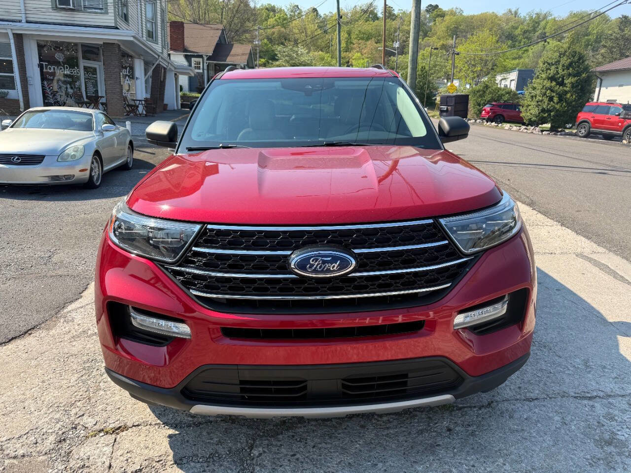 Used 2021 Ford Explorer XLT w/ Equipment Group 202A AWD/4WD image 3