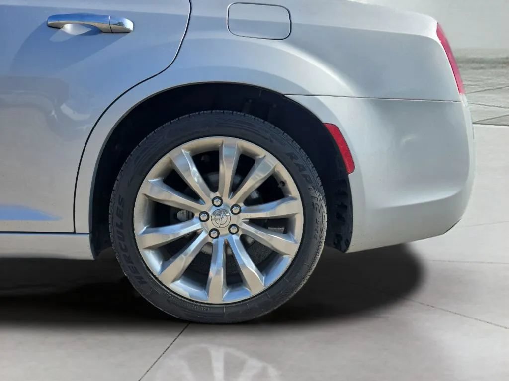Used 2020 Chrysler 300 Limited RWD image 29
