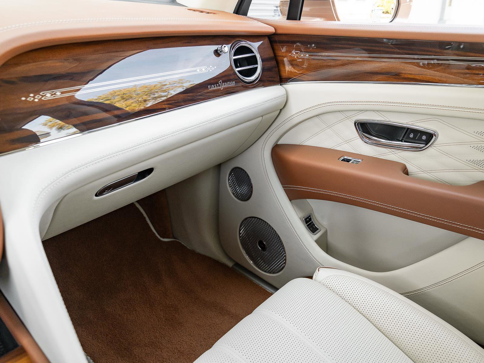 Used 2023 Bentley Bentayga Extended Wheelbase image 38