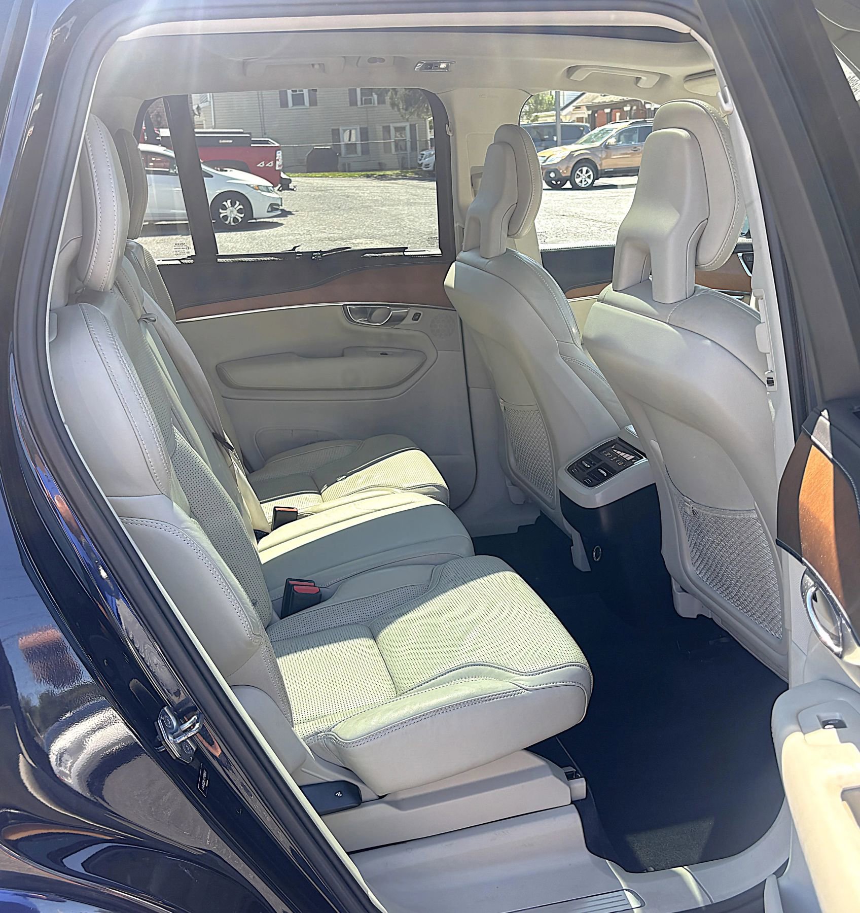 Used 2017 Volvo XC90 T6 Inscription image 9