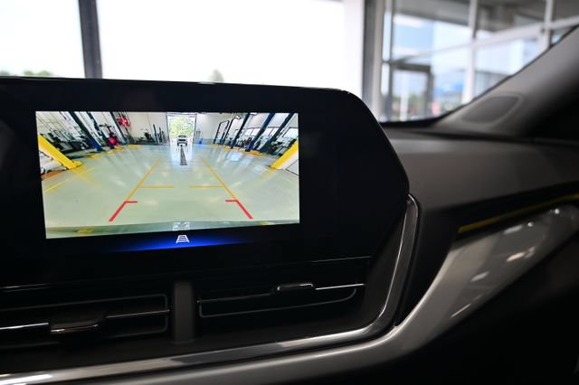 New 2026 Chevrolet Trax LT w/ Sunroof Package FWD image 16