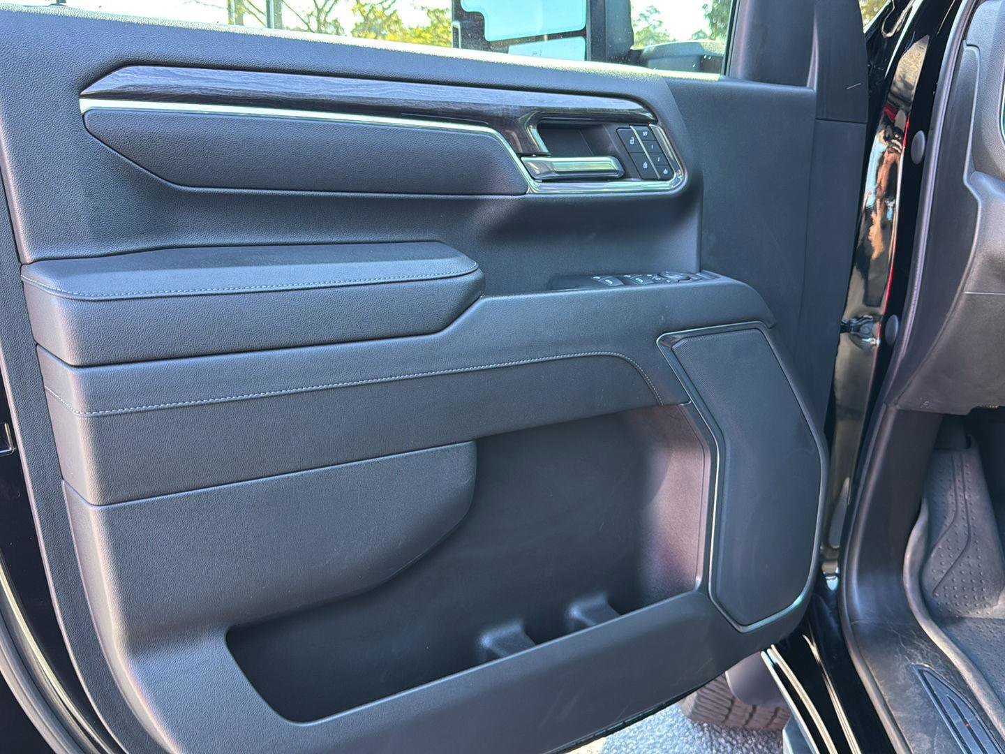 Used 2024 Chevrolet Silverado 2500 LTZ image 14