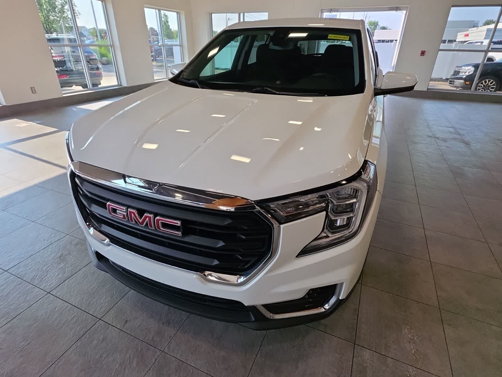 Used 2022 GMC Terrain SLE FWD image 3