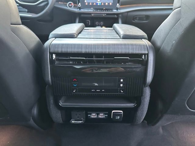 Used 2024 Jeep Wagoneer Series III w/ Premium Group I image 37