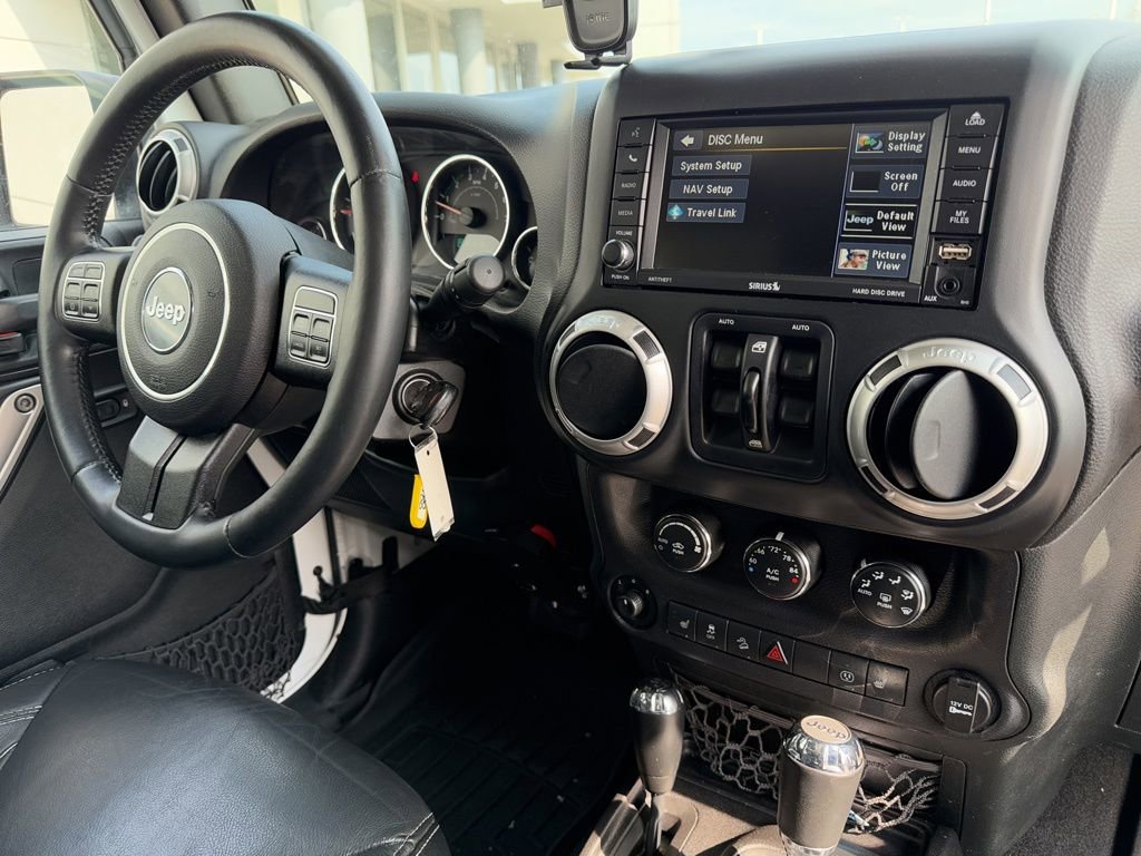 Used 2015 Jeep Wrangler Unlimited Rubicon w/ Connectivity Group AWD/4WD image 31
